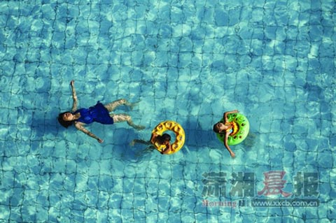 长沙高烧10天不退 游泳馆免费向中小学生开